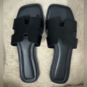 Minimalist Black H-Style Slide Sandals | Size 8 | Excellent condition